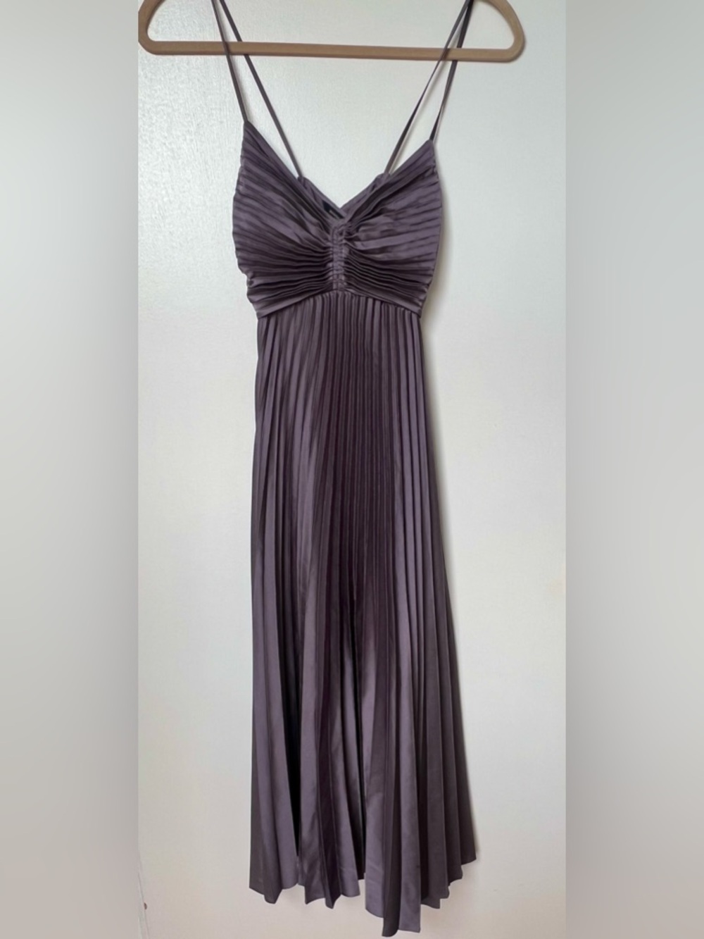 Solaire Pleated Flowing Cocktail Dress in Dusty Amethyst - Size 0, Petite - Picture 8 of 9